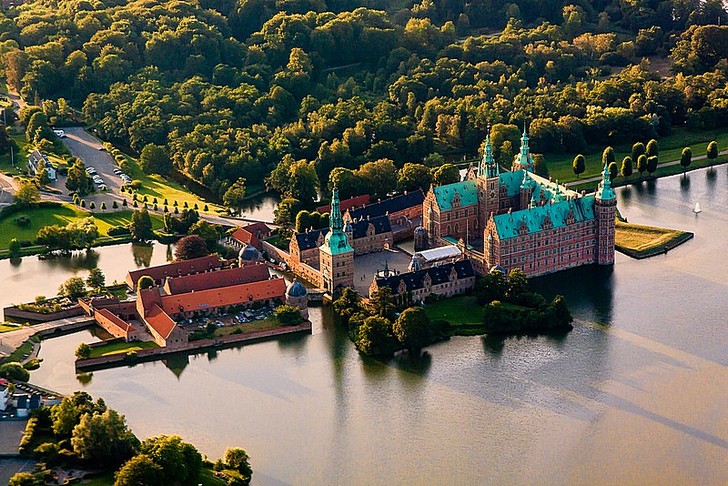 Замок Фредериксборг.