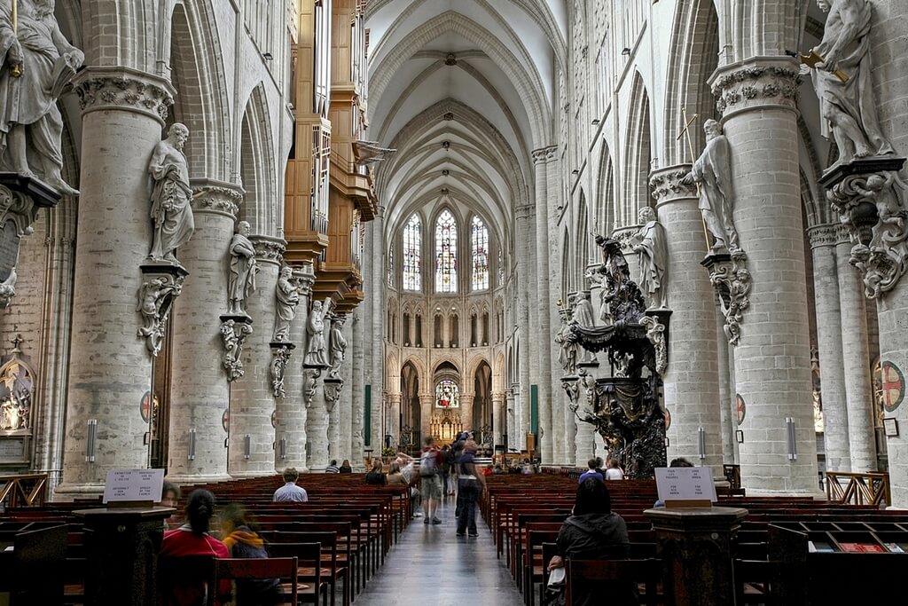 Интерьер собора Сен-Мишель-э-Гюдюль.