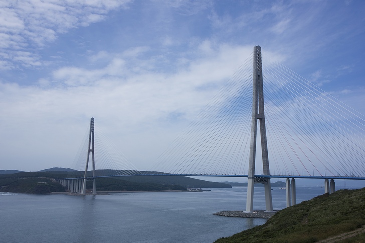 Вантовые мосты во Владивостоке.