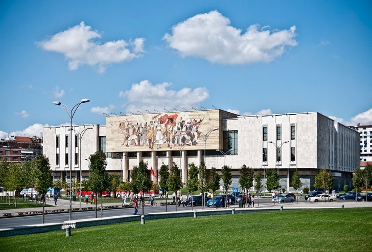 Национальный исторический музей Тирана.