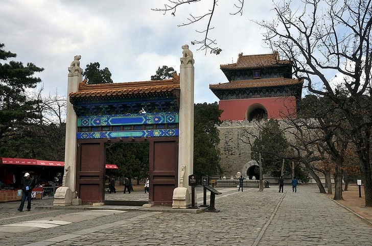 Гробницы императоров династии Мин и Цин.
