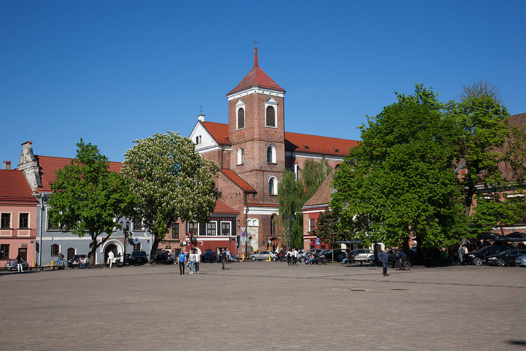 Вид на собор с Ратушной площади.