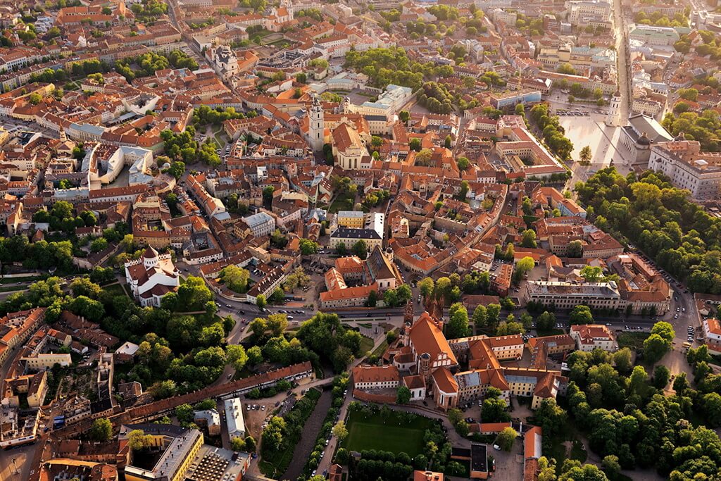 Панорамный вид с воздуха на Старый город.