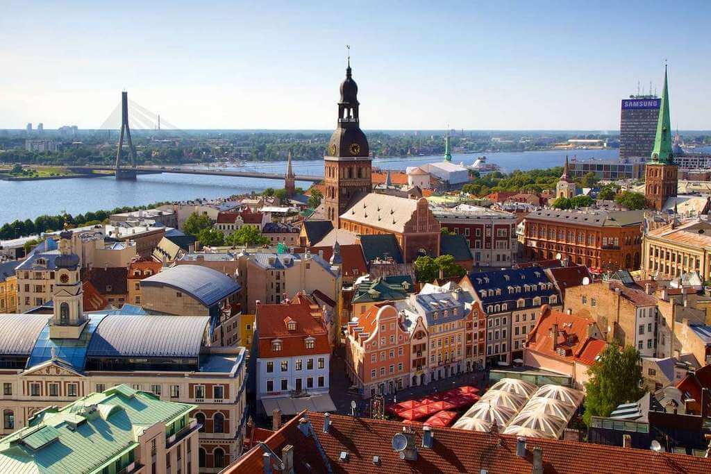 Панорамный вид на Старый город Риги.