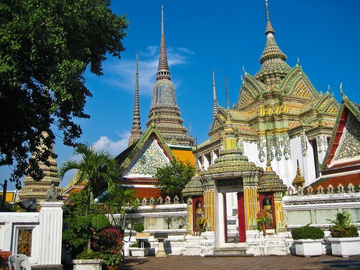 Храм лежащего Будды в Бангкоке.