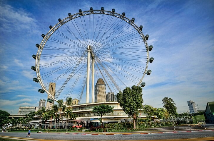 Колесо обозрения (Singapore Flyer).