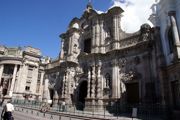 Церковь Ла-Компанья (La Compania) в Кито.