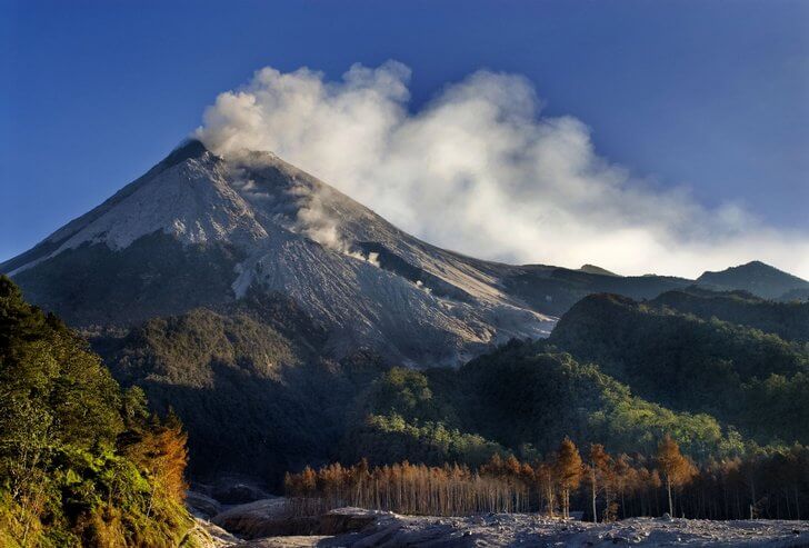Вулкан Мерапи.