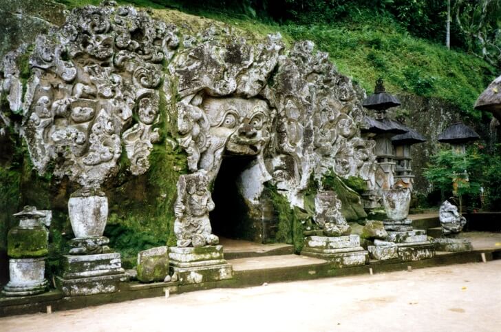 Слоновья пещера (Гоа Гаджа).