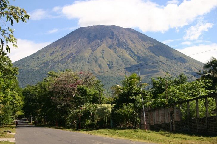 Вулкан Сан-Мигель.