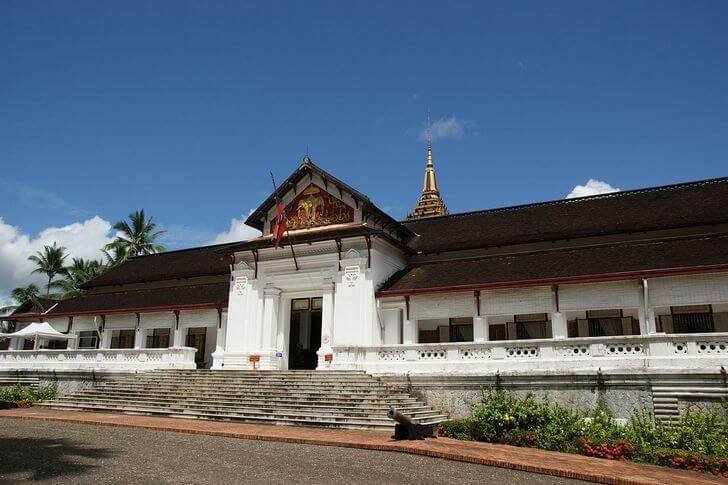 Королевский дворец и храм Хо Кхам (Луангпхабанг).