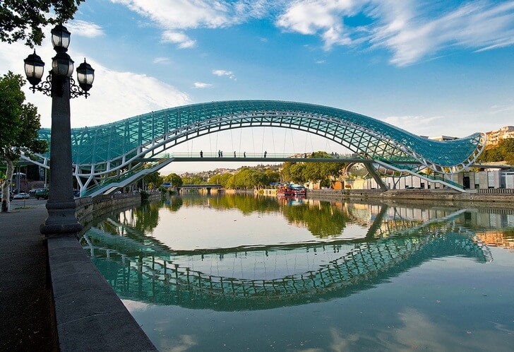 Мост мира в Тбилиси.