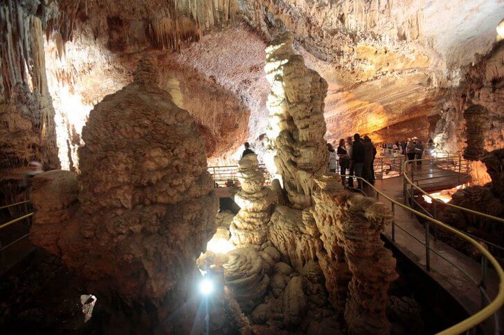 Пещеры Джейта.