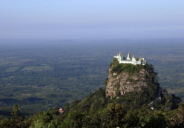 Монастырь Таунг Калат (Гора Попа).