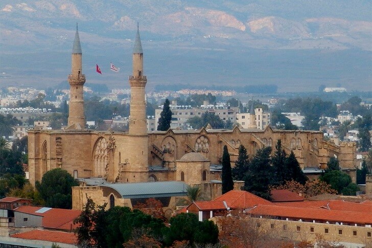 Мечеть Селимие в Никосии (Северный Кипр).