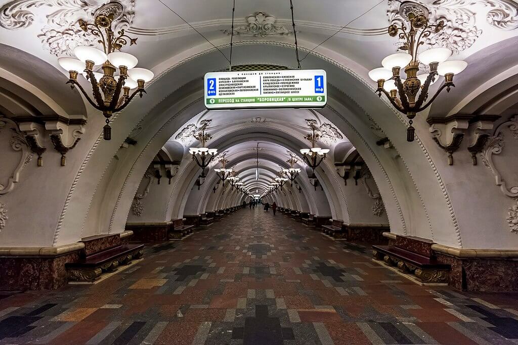 Пример интерьера станции метро Арбатская (Арбатско-Покровская Линия).