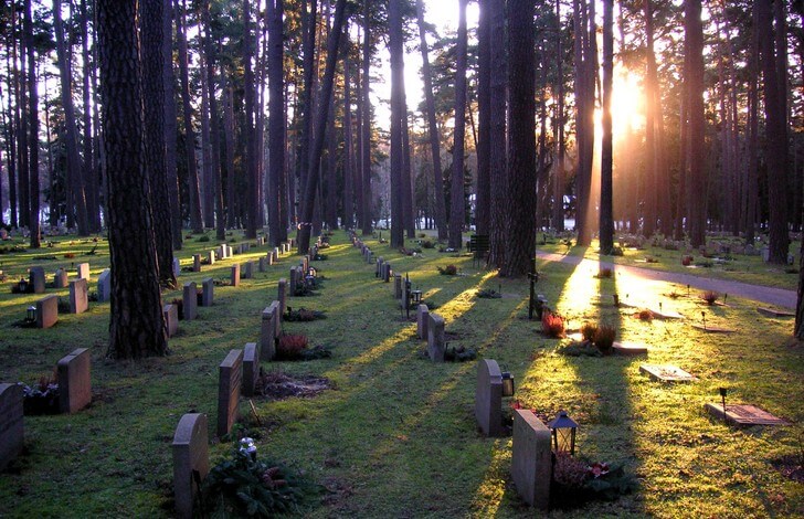Лесное кладбище Скугсчюркогорден.
