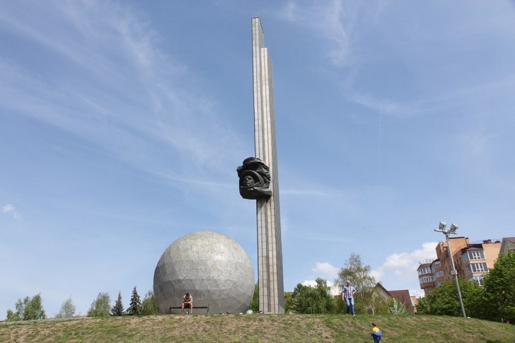 Монумент 600-летия Калуги.