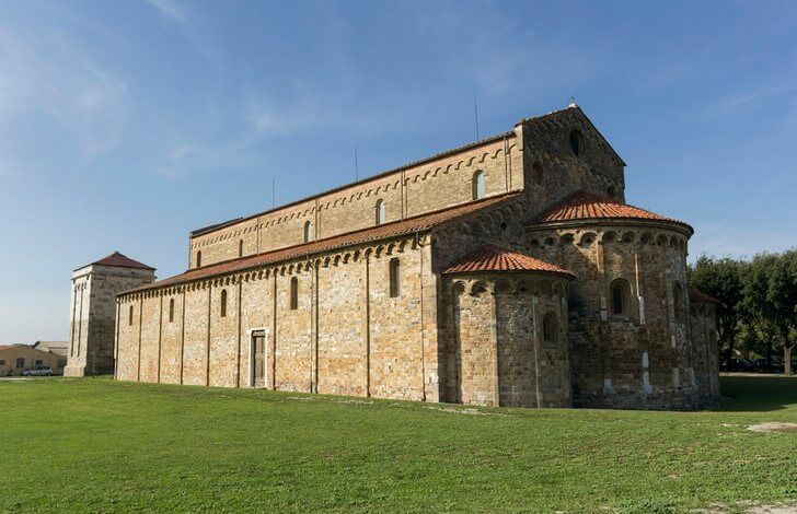 Базилика Сан-Пьеро Градо.