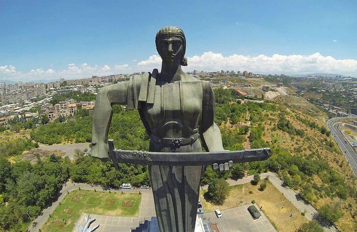 Монумент «Мать Армения».