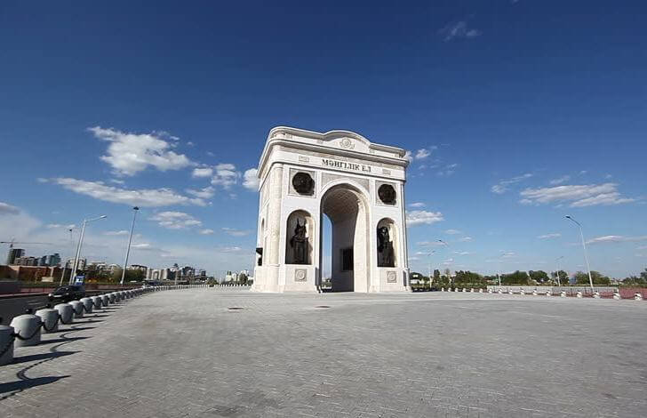 Триумфальная арка «Мангилик Ел».