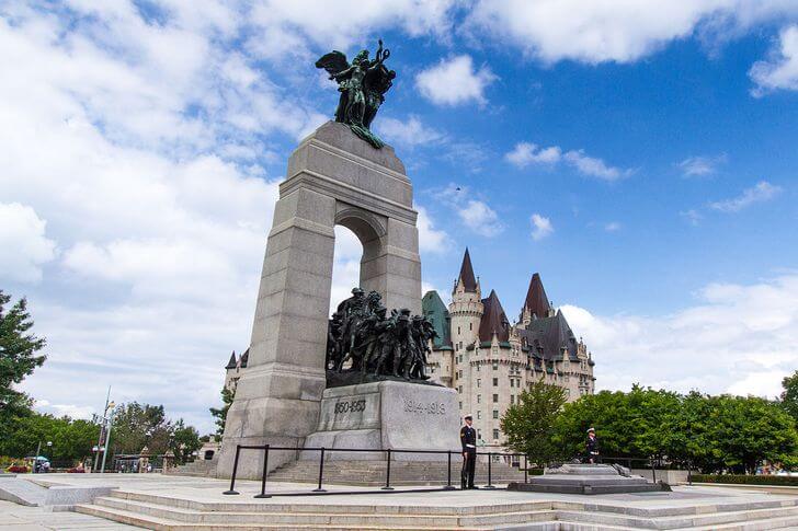 Национальный военный мемориал Канады.
