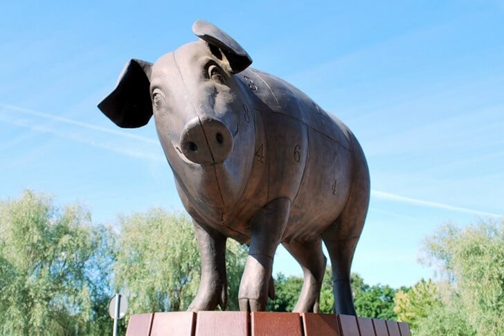 Скульптура «Бронзовая свинья».