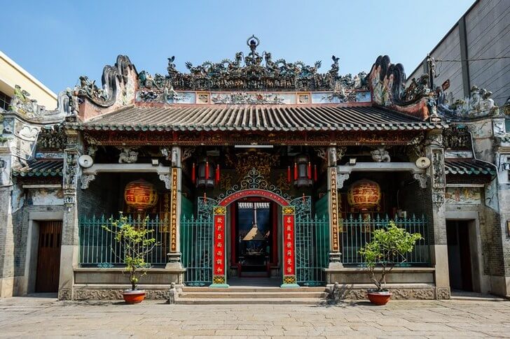 Храм Тьен Хау.
