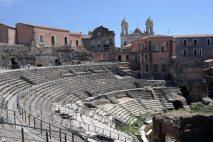 Римский театр и одеон.