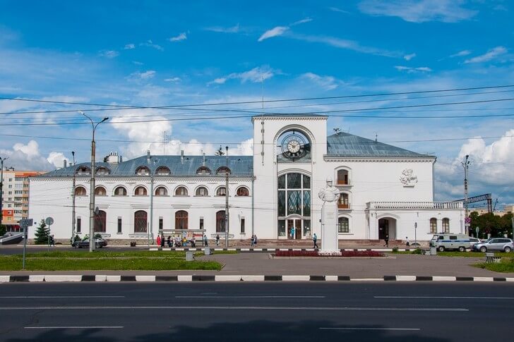 Вокзал Великого Новгорода. Источник: https://top10.travel/wp-content/uploads/2017/07/novgorod-na-volhove.jpg