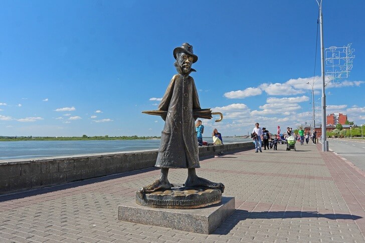 Памятник Антону Чехову.