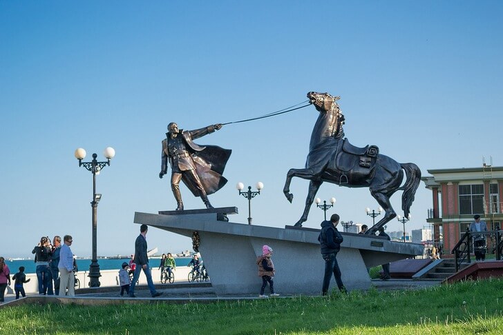 Памятник «Исход».