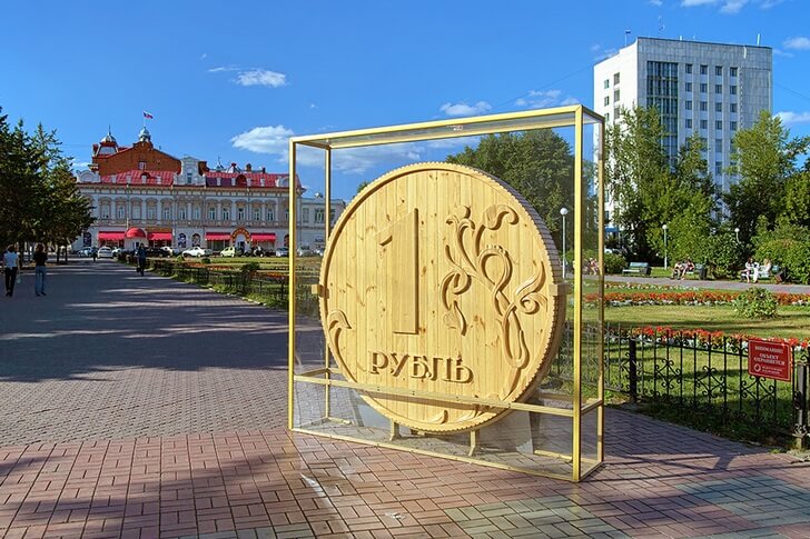 Памятник рублю.