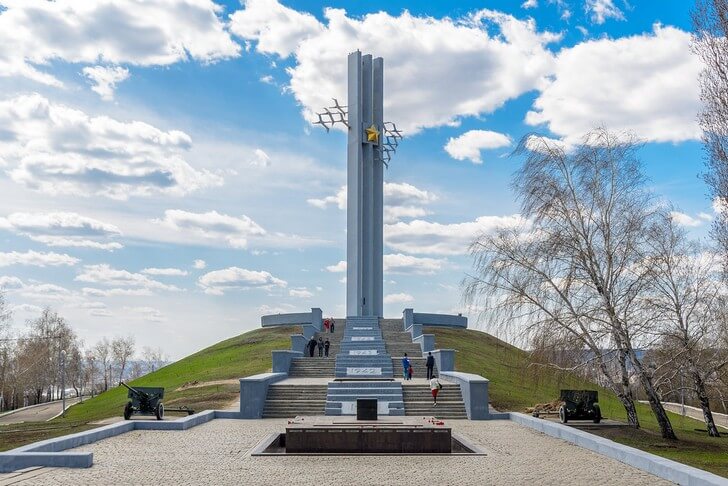 Парк Победы и памятник «Журавли».