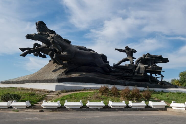 Памятник «Тачанка-Ростовчанка».