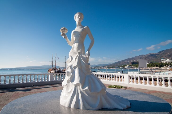 Скульптура «Белая невеста».