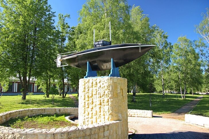 Монумент подводной лодки С. К. Джевецкого.
