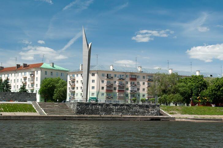 Монумент славы «Росток».