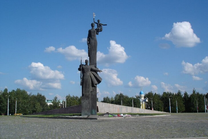 Монумент воинской и трудовой Славы.