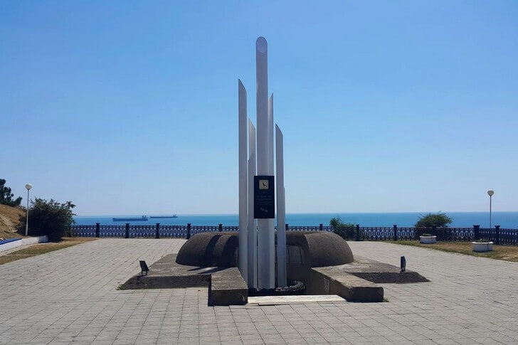 Памятник погибшим на пароходе «Адмирал Нахимов».