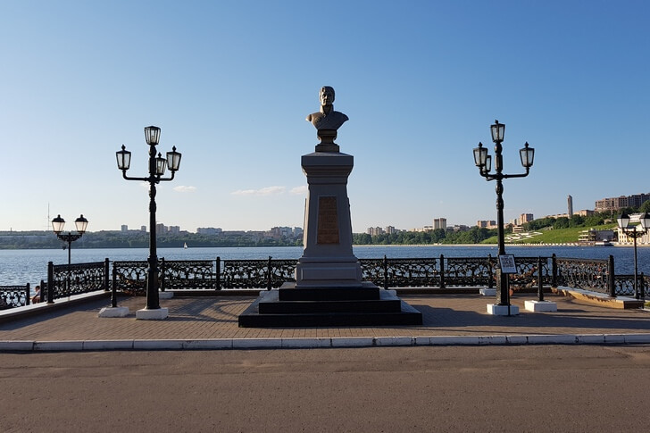 Памятник А.Ф. Дерябину.