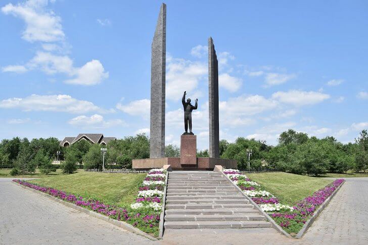 Памятник Юрию Гагарину.