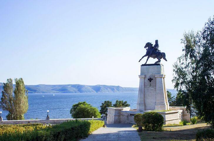 Памятник Татищеву.