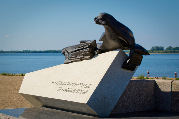 Памятник тюленю.