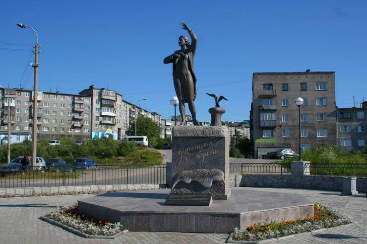 Памятник «Ждущая».