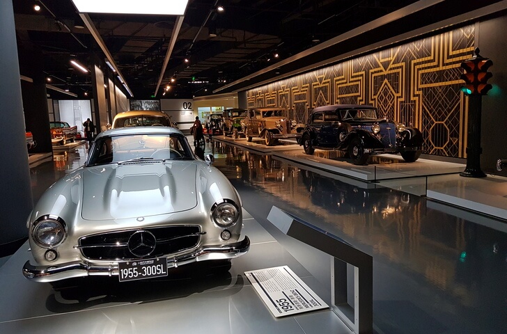 Музей автомобилей (Shanghai Auto Museum).