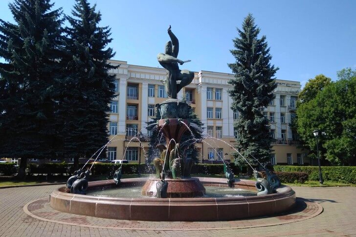 Памятник-фонтан «Нарт Сослан».