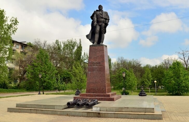 Памятник генералу Ермолову.