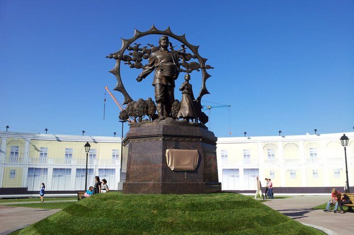 Памятник переселенцам на Алтай.