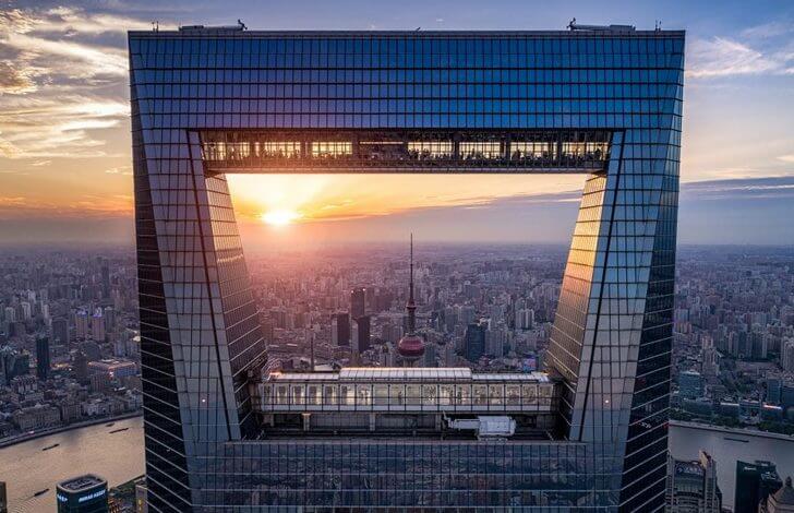 Шанхайский всемирный финансовый центр.